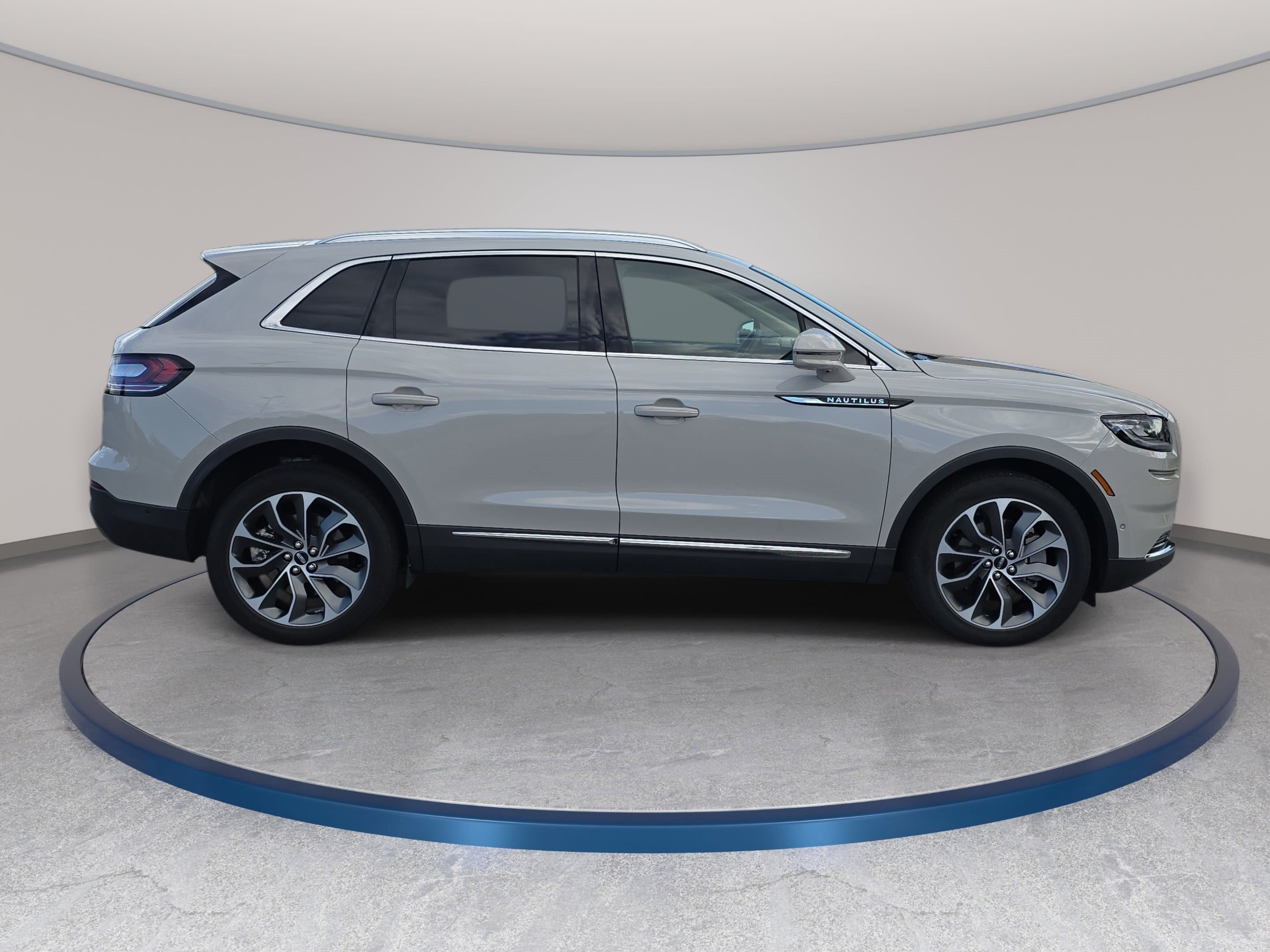 Used 2023 Lincoln Nautilus Reserve w/ Equipment Group 201A AWD/4WD image 4