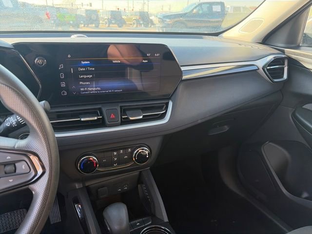 Used 2024 Chevrolet TrailBlazer LS image 38