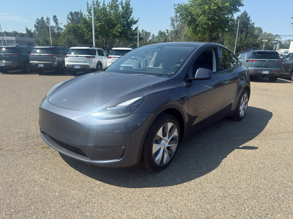 Used 2023 Tesla Model Y Long Range AWD/4WD image 1
