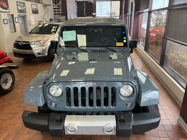 Used 2014 Jeep Wrangler Unlimited Sahara w/ Connectivity Group AWD/4WD image 5