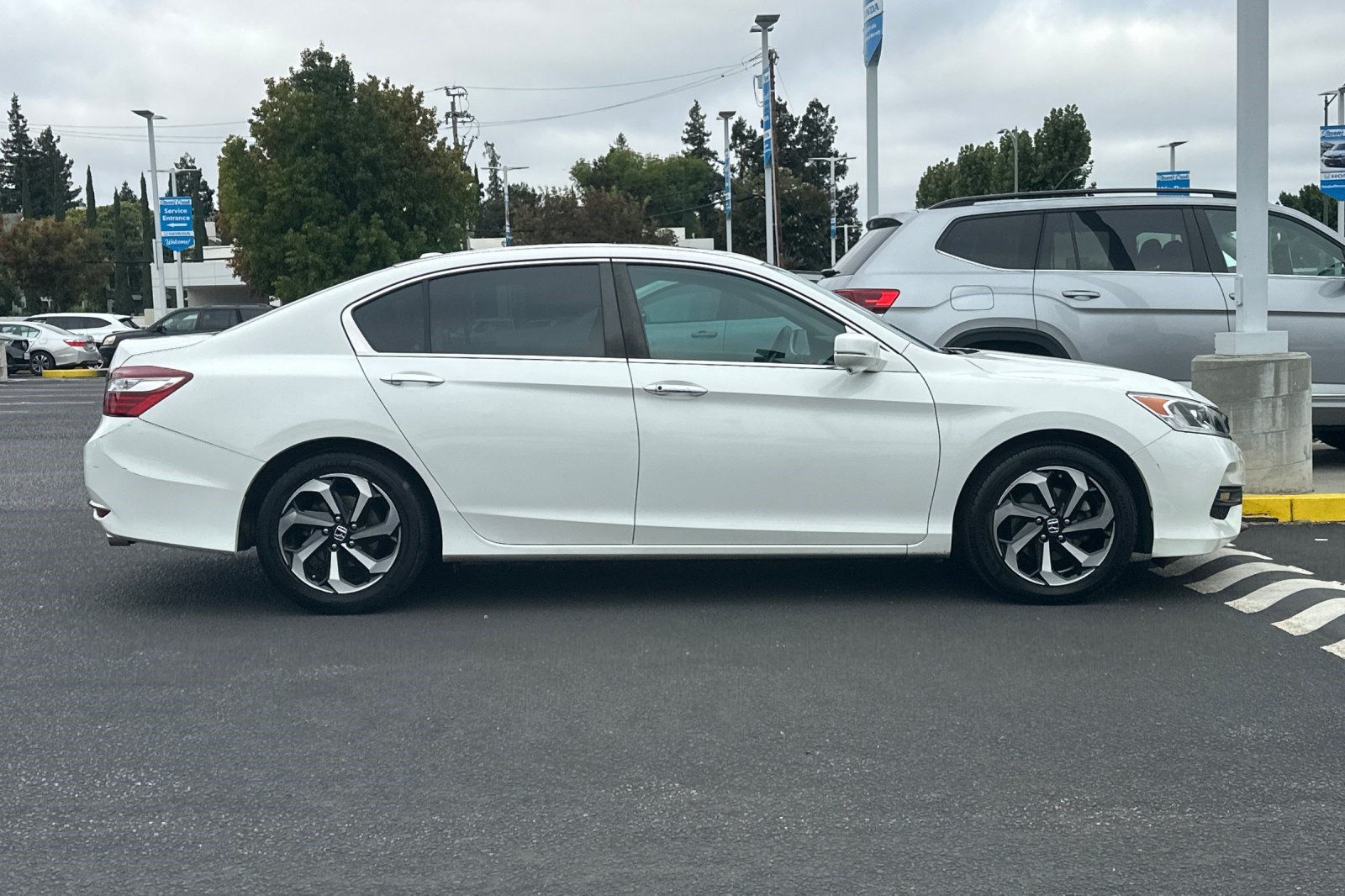 Used 2017 Honda Accord EX-L image 8