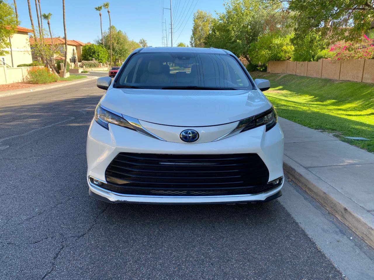 Used 2023 Toyota Sienna XLE FWD image 14