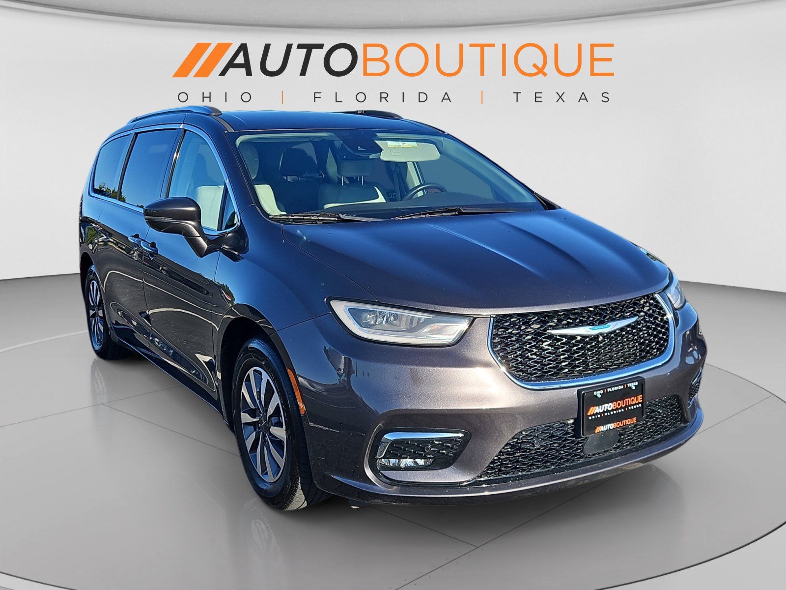 Used 2021 Chrysler Pacifica Touring-L FWD image 7