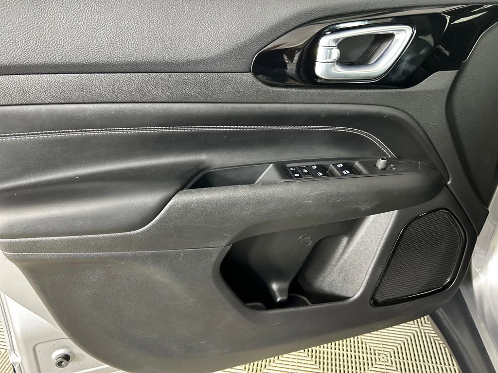 Used 2023 Jeep Compass Altitude image 10