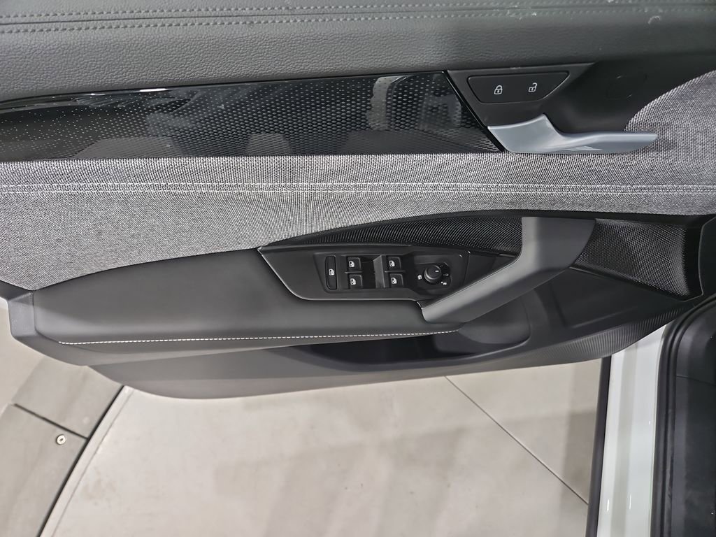 New 2026 Volkswagen Tiguan S image 10