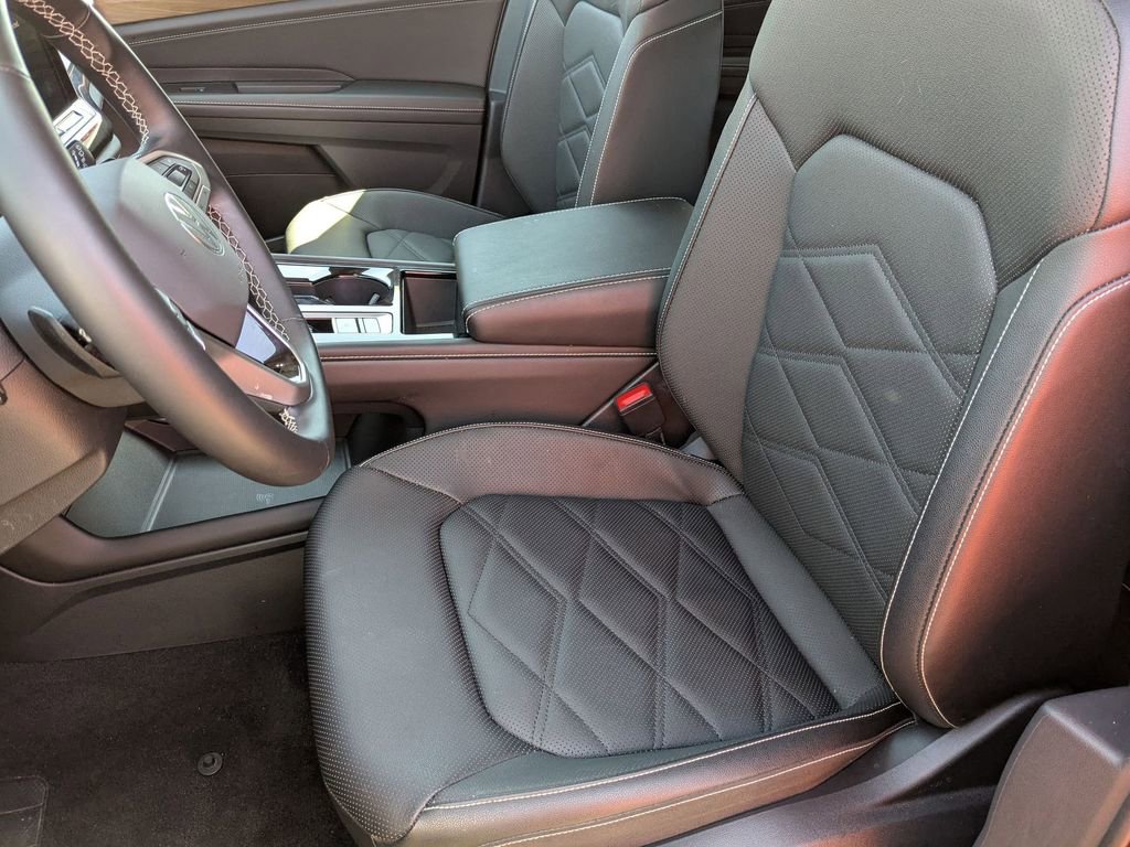 Used 2025 Volkswagen Atlas SE FWD image 17