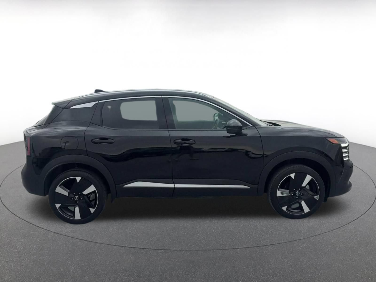 Used 2026 Nissan Kicks SR AWD/4WD image 13