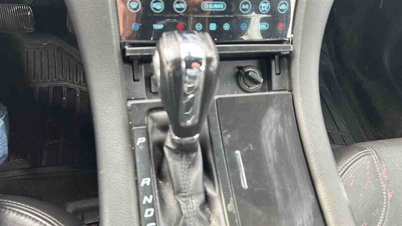 Used 2018 Ford Taurus Limited image 16