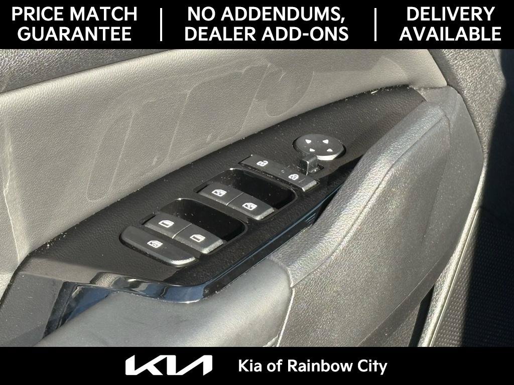 Used 2025 Kia Sportage EX FWD image 8