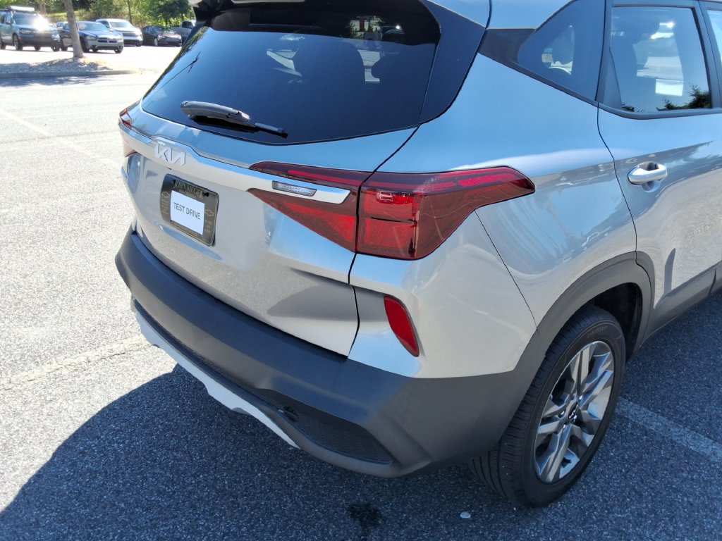 Used 2022 Kia Seltos LX AWD/4WD image 14
