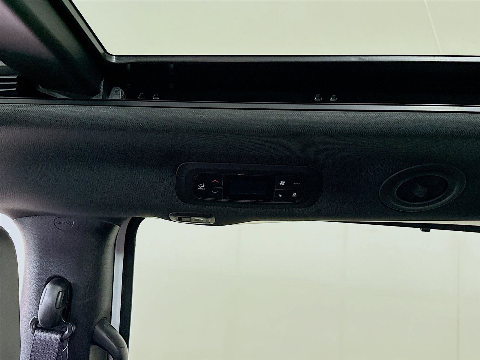 New 2026 Chrysler Pacifica Limited w/ Trailer Tow Group image 20