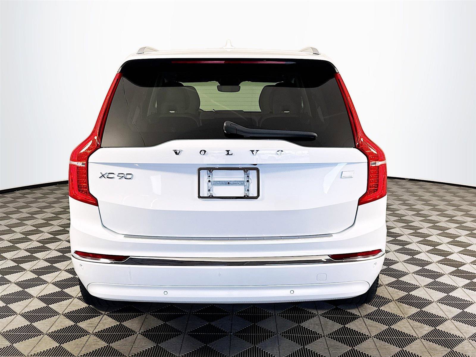 Used 2023 Volvo XC90 T8 Plus w/ Protection Package Premier image 7