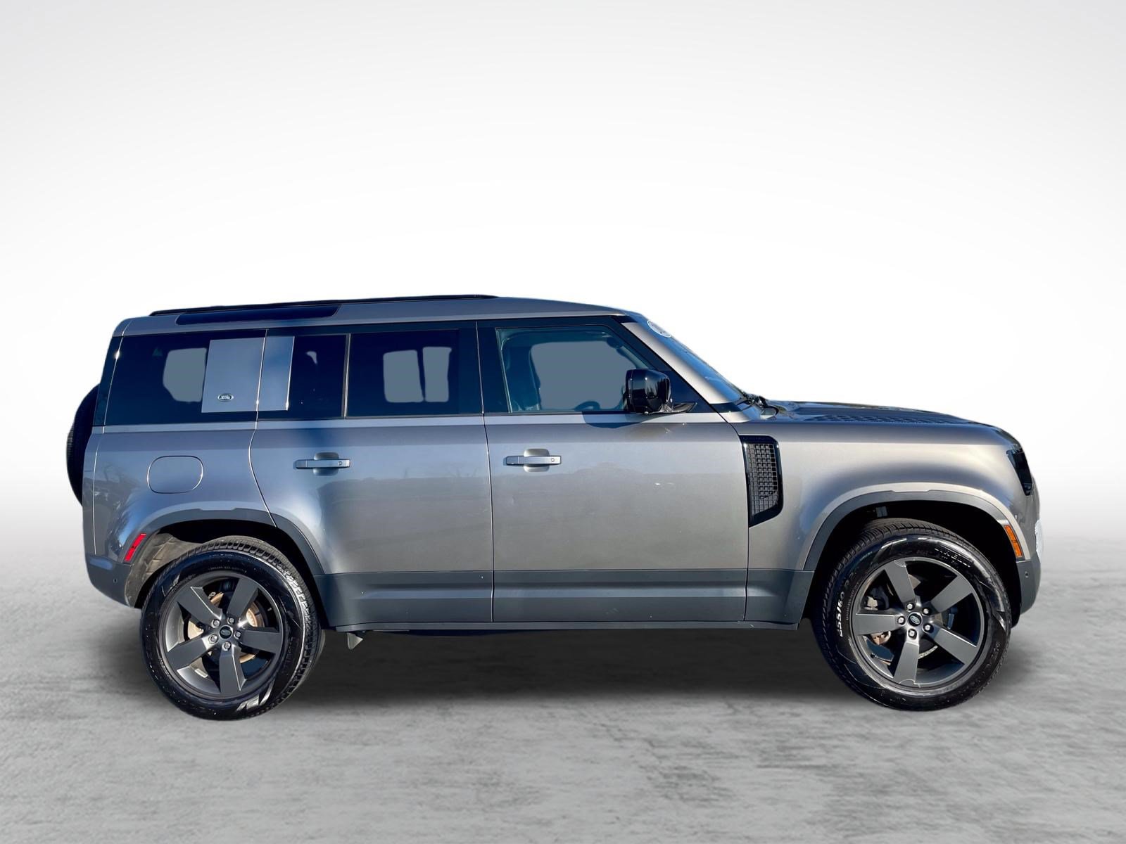 Used 2022 Land Rover Defender 110 S AWD/4WD image 4