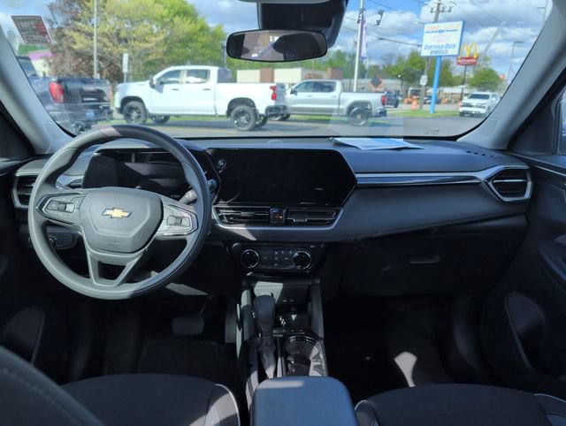 Used 2025 Chevrolet TrailBlazer LT AWD/4WD image 17