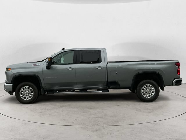 Used 2026 Chevrolet Silverado 3500 LT AWD/4WD image 2