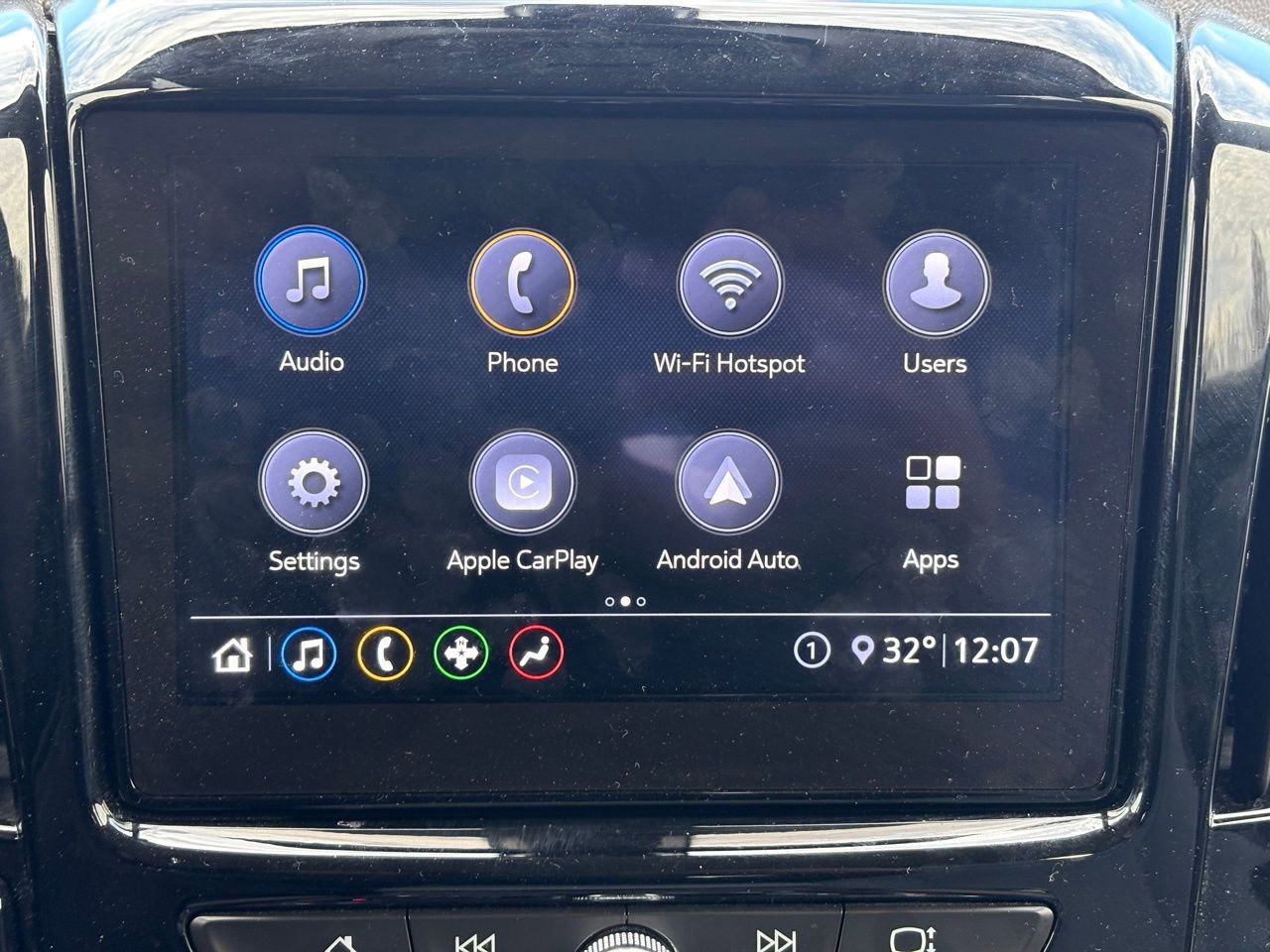 Used 2020 Chevrolet Traverse LT image 10