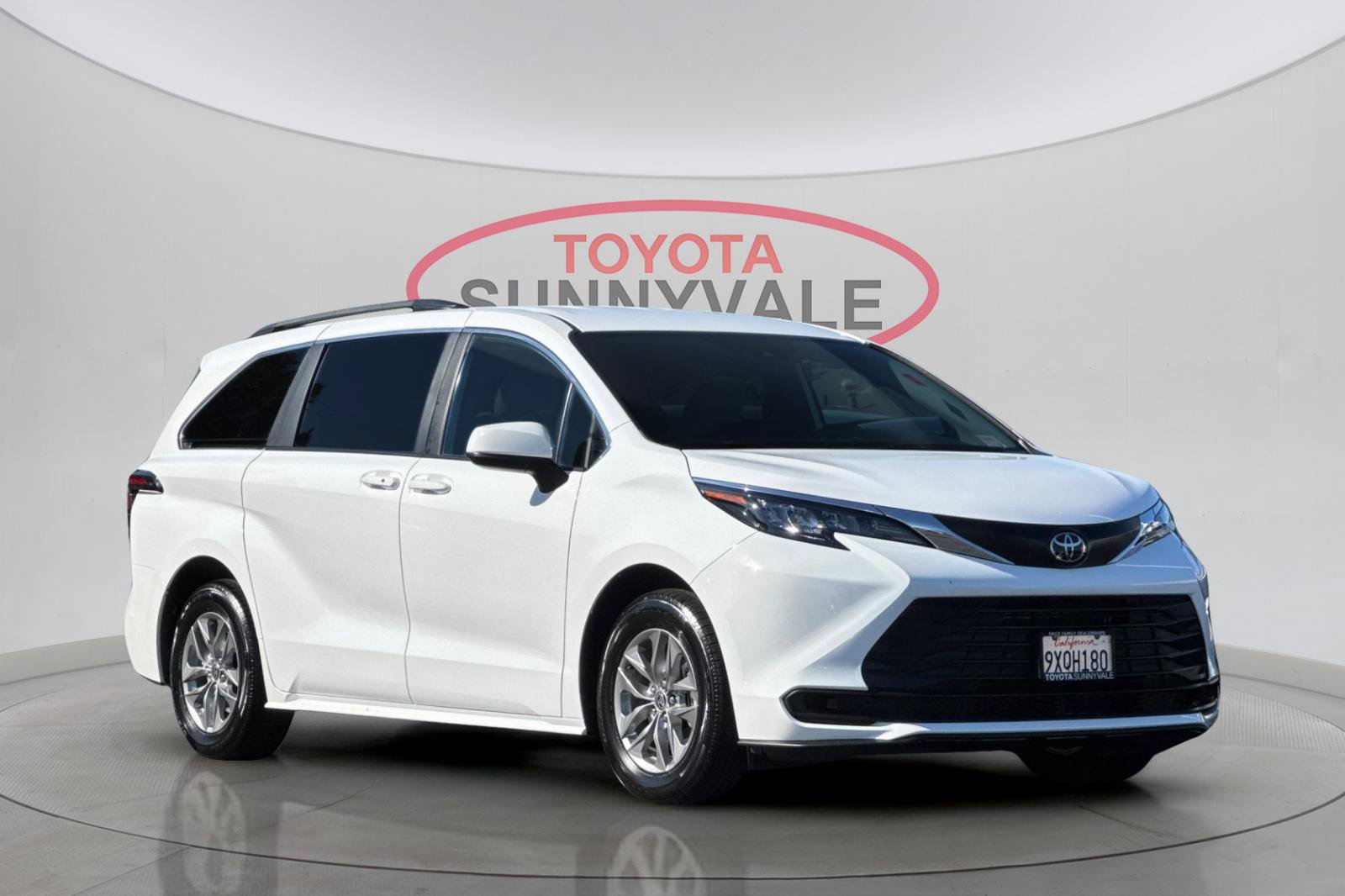 Used 2026 Toyota Sienna LE FWD image 10
