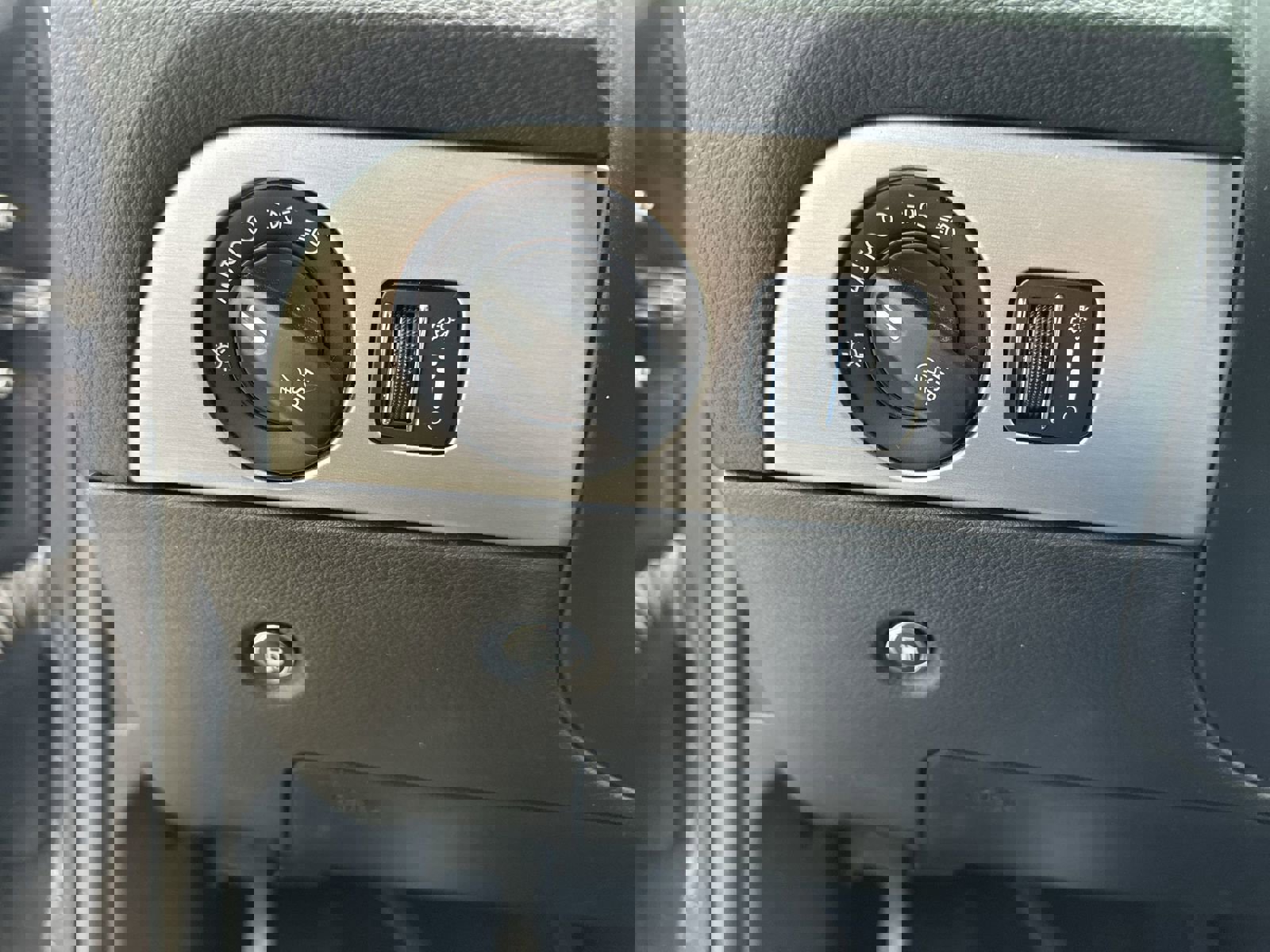 Used 2016 Dodge Durango Limited w/ Premium Group image 18