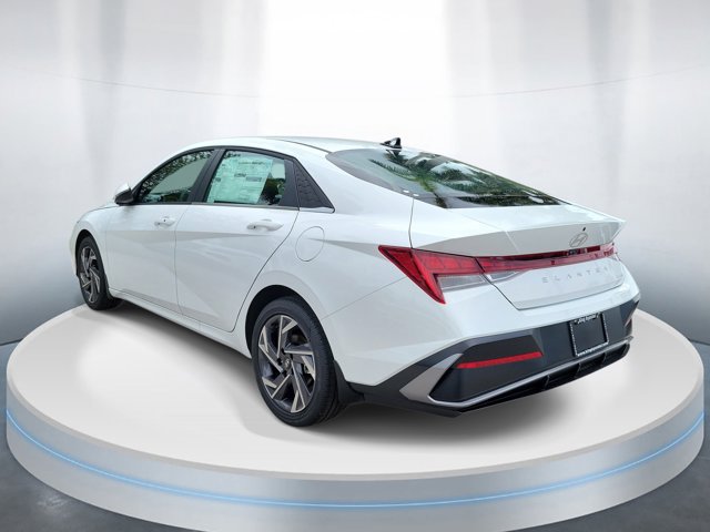 New 2026 Hyundai Elantra Limited FWD image 3