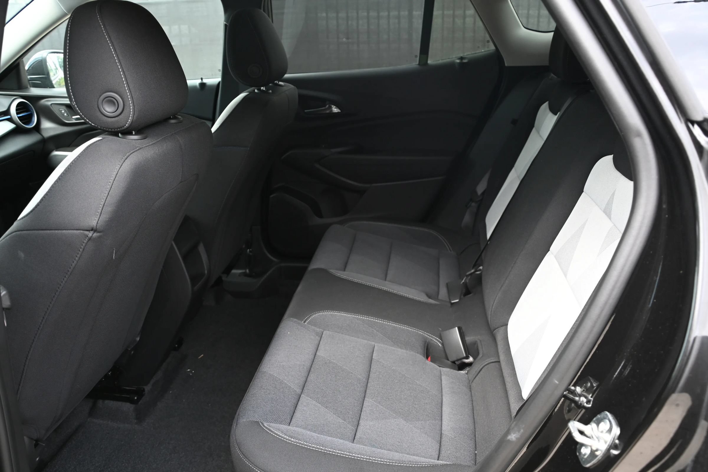 Used 2026 Chevrolet Trax LS w/ LS Convenience Package FWD image 17