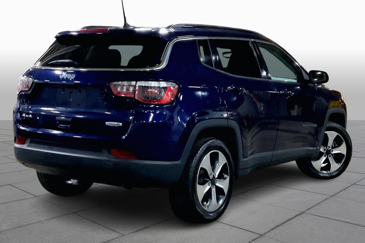 Used 2018 Jeep Compass Latitude w/ Popular Equipment Group AWD/4WD image 13