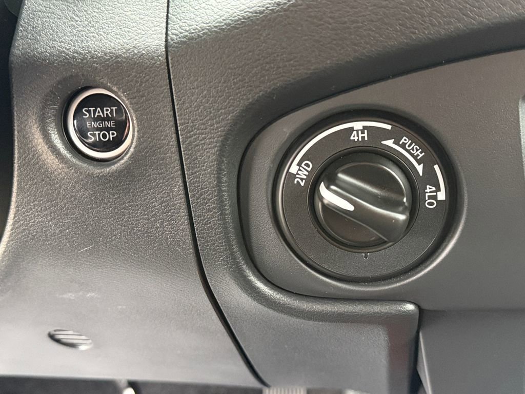 Used 2023 Nissan Frontier PRO-4X w/ Technology Package image 19