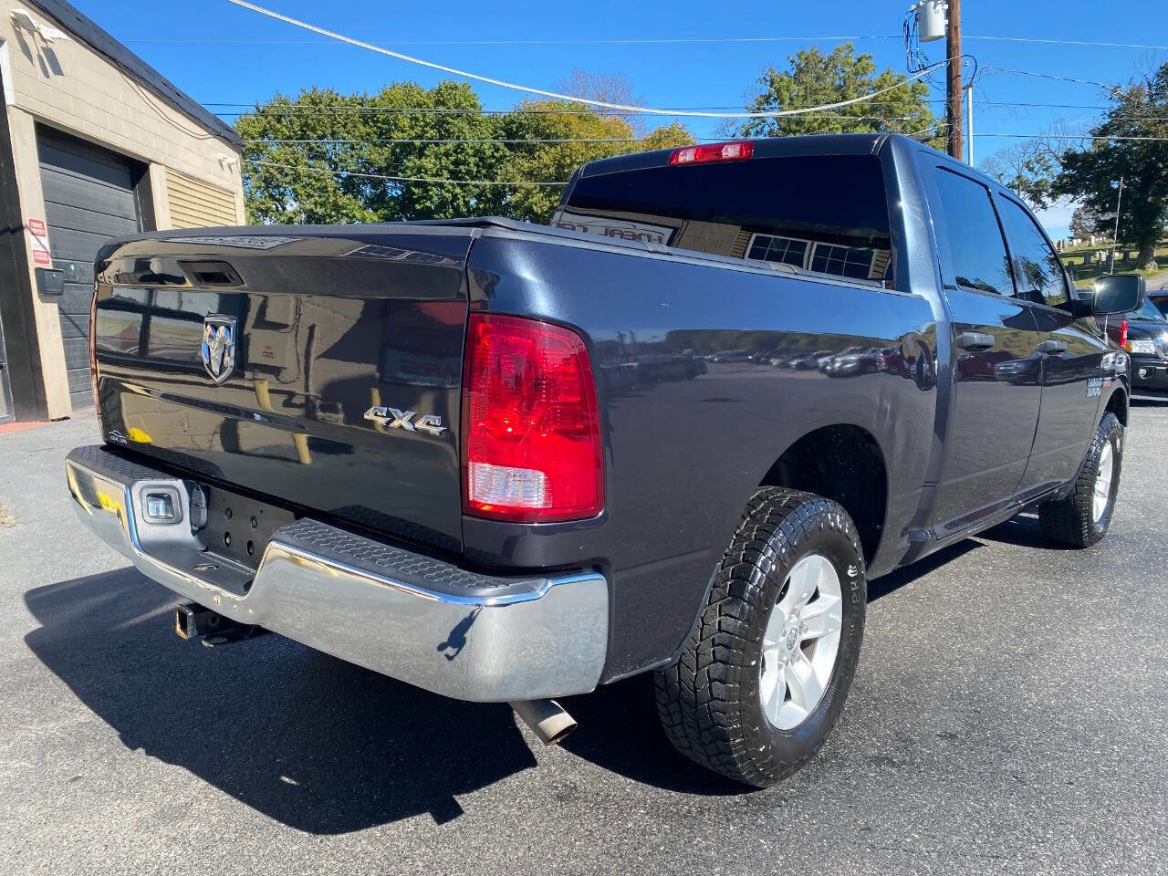 Used 2018 RAM 1500 Tradesman w/ Chrome Appearance Group image 3