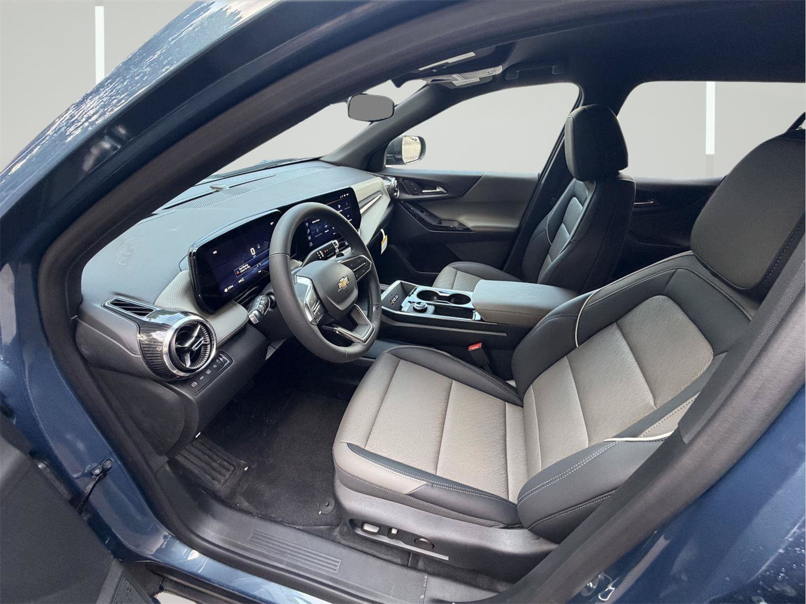 New 2027 Chevrolet Equinox LT w/ Convenience Package II AWD/4WD image 12