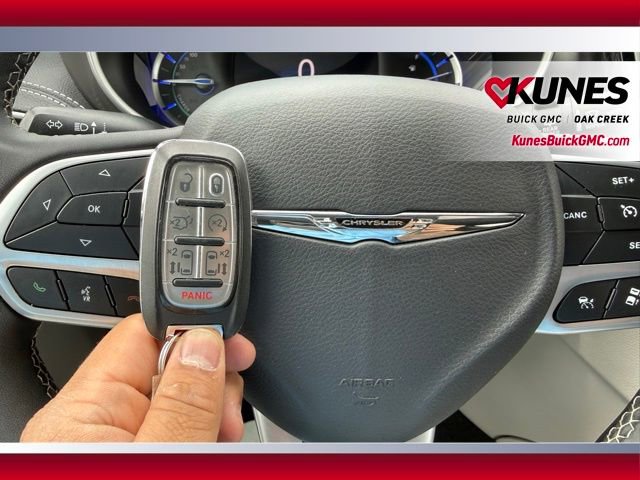 Used 2024 Chrysler Pacifica Select FWD image 45