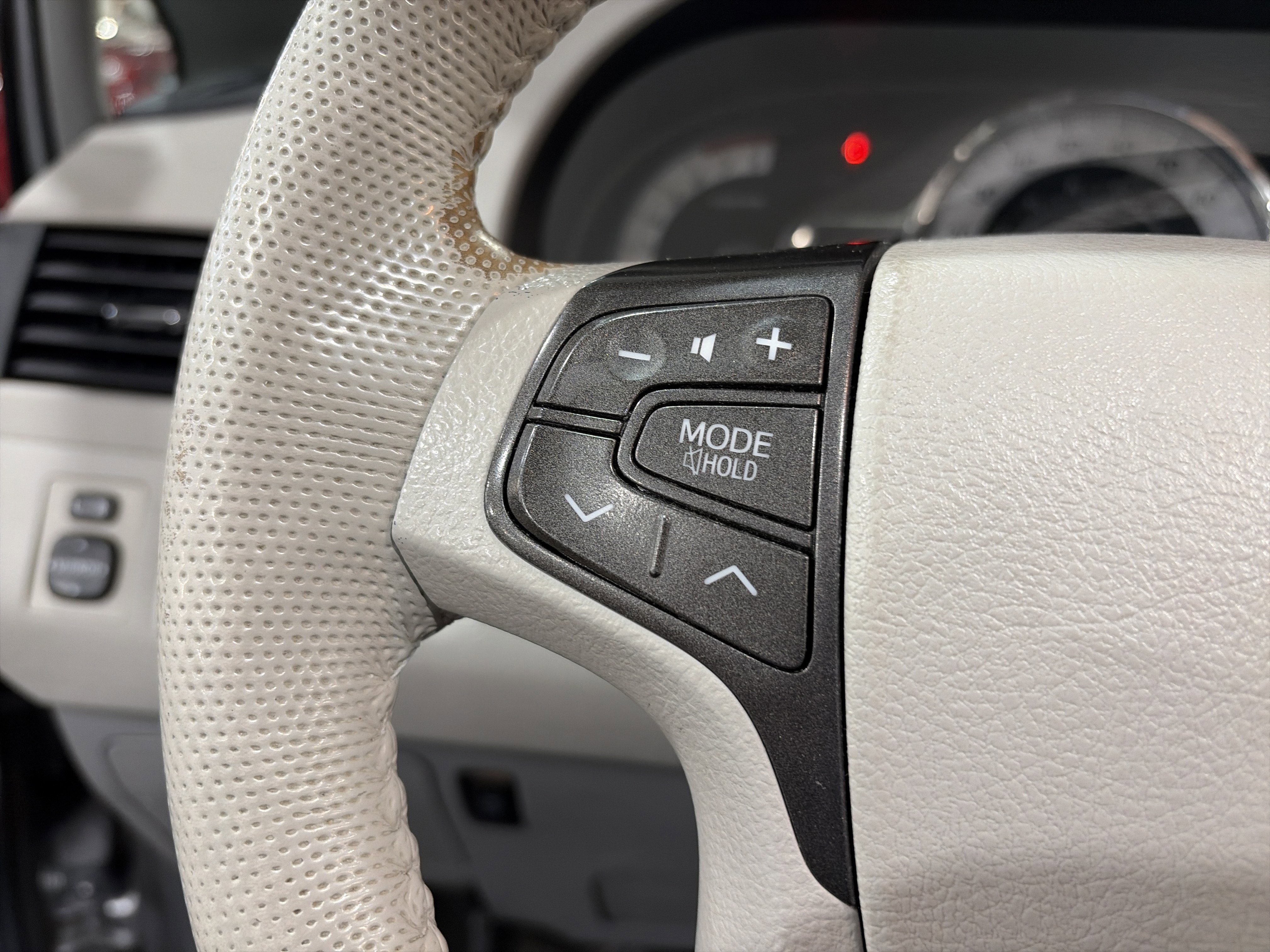 Used 2013 Toyota Sienna SE w/ Premium Pkg w/Entune FWD image 43