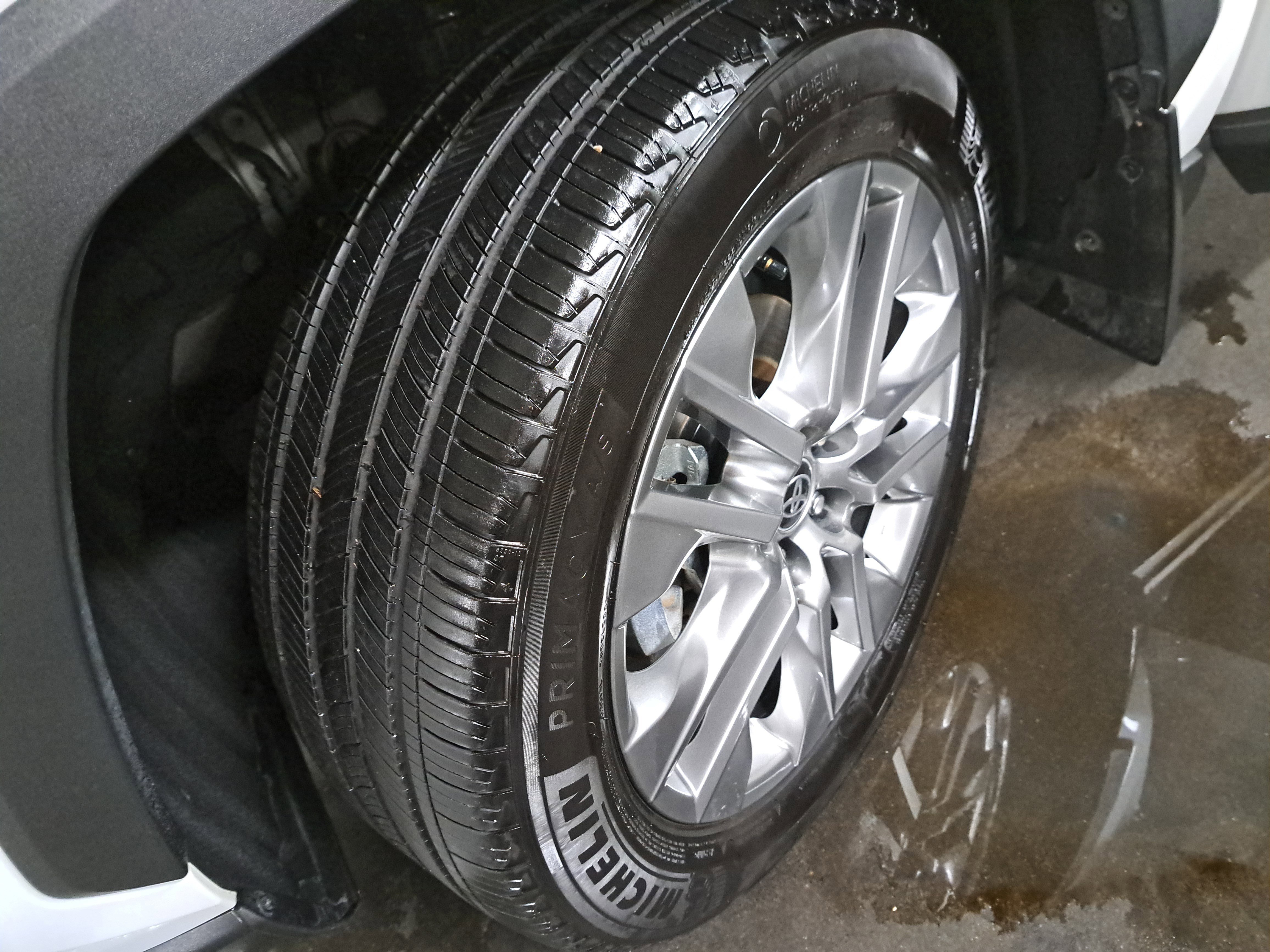 Used 2025 Toyota RAV4 XLE Premium image 33