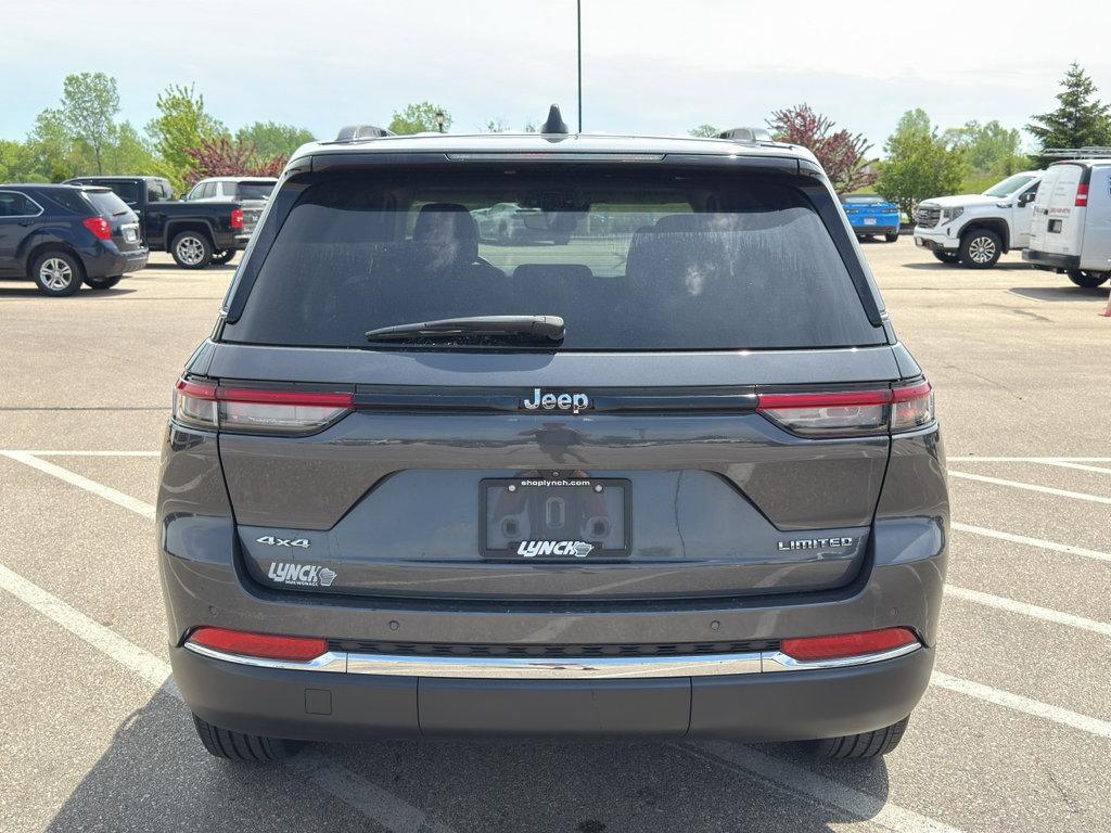 Used 2022 Jeep Grand Cherokee Limited AWD/4WD image 4