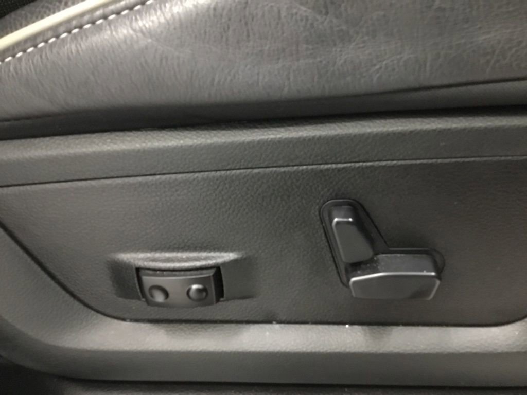 Used 2018 RAM 3500 Laramie Longhorn image 26