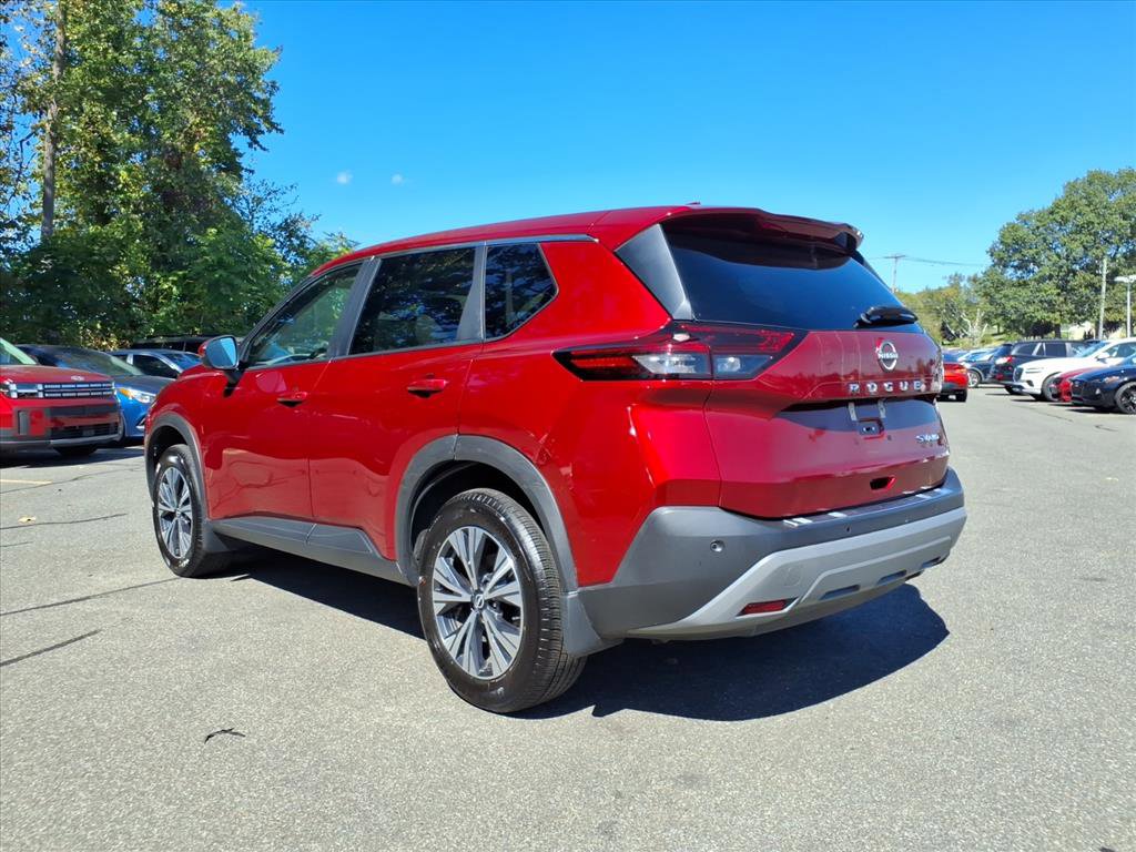 Used 2022 Nissan Rogue SV image 3
