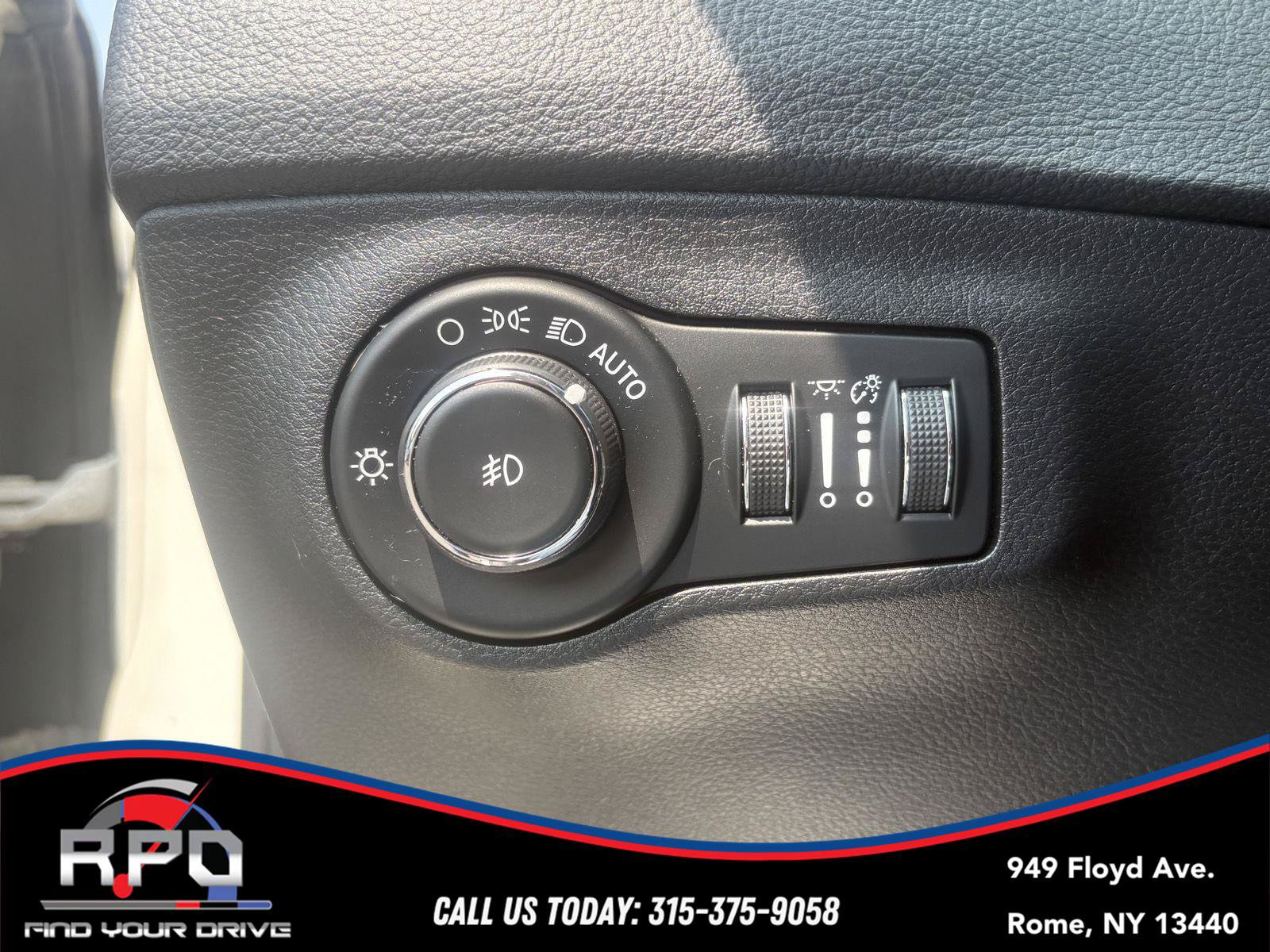 Used 2019 Jeep Compass Latitude AWD/4WD image 23