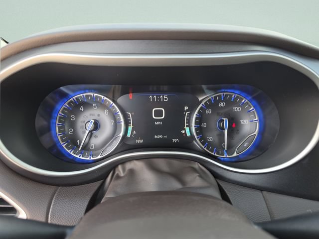 Used 2020 Chrysler Pacifica Touring-L Plus FWD image 41