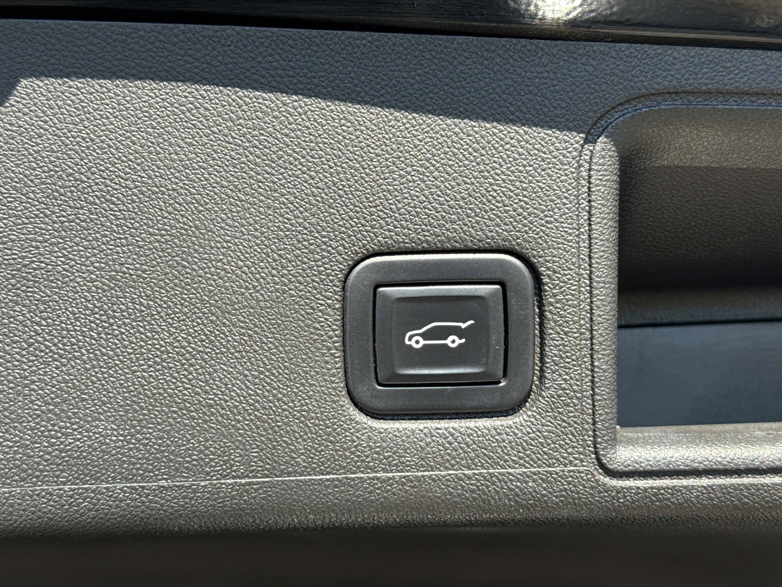 Used 2022 GMC Terrain SLT w/ Infotainment Package II FWD image 14