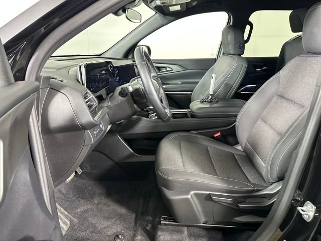 Used 2024 Chevrolet Traverse LS image 11