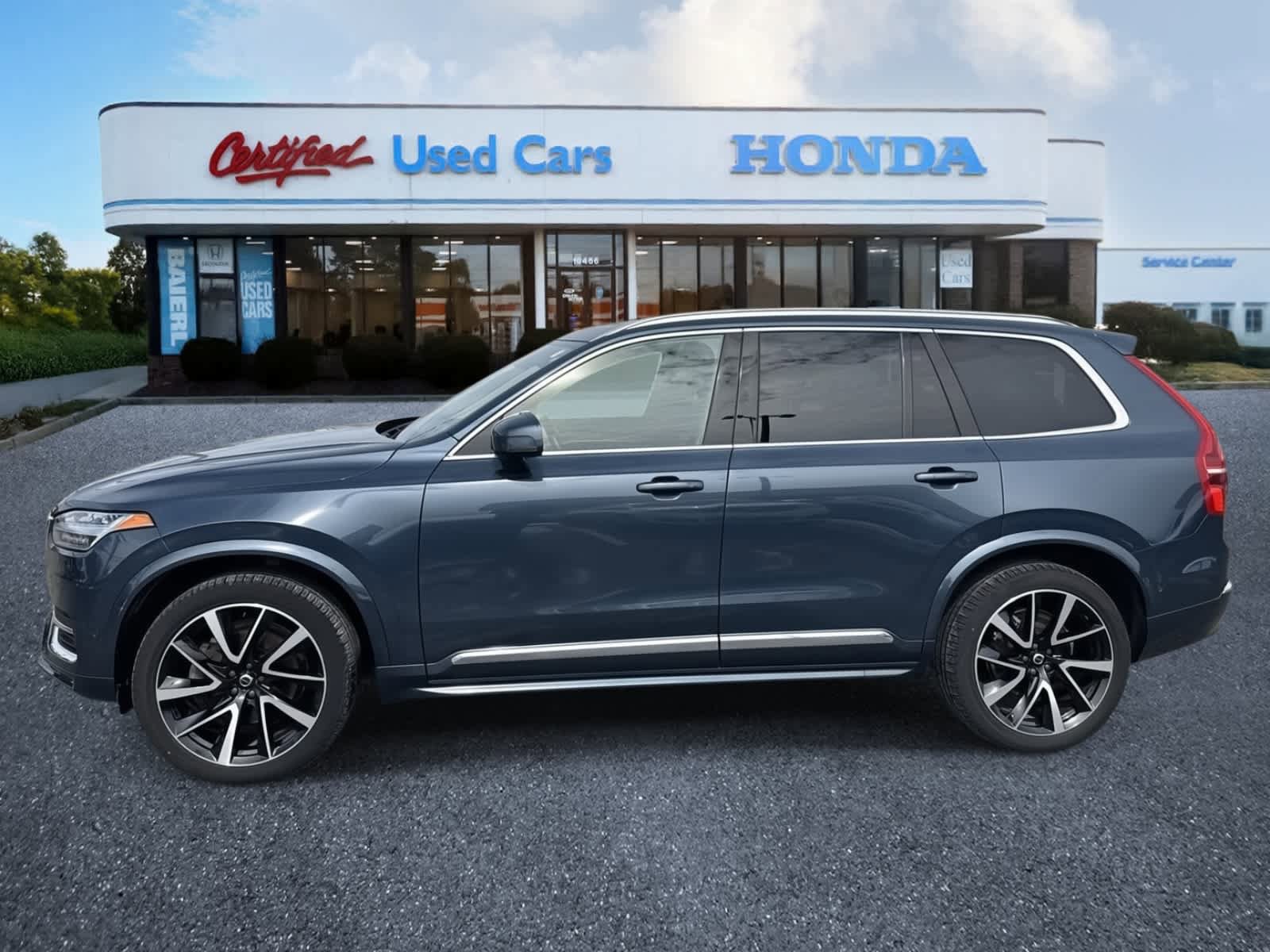 Used 2023 Volvo XC90 B6 Plus w/ Protection Package image 3
