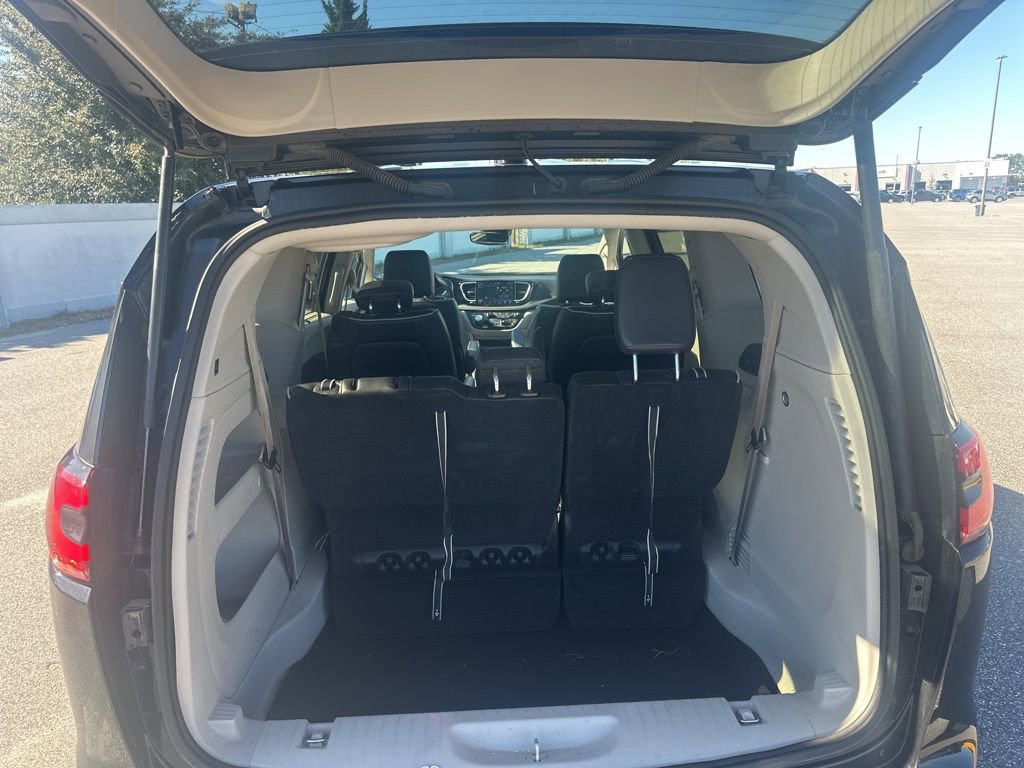 Used 2024 Chrysler Pacifica Limited image 10