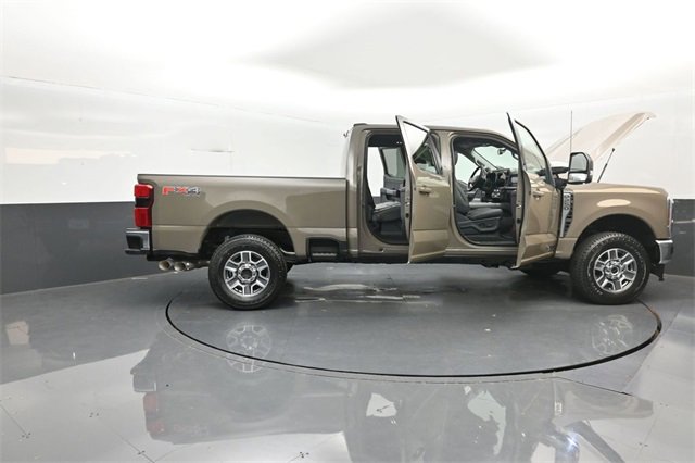 New 2026 Ford F250 Lariat w/ FX4 Off-Road Package image 40