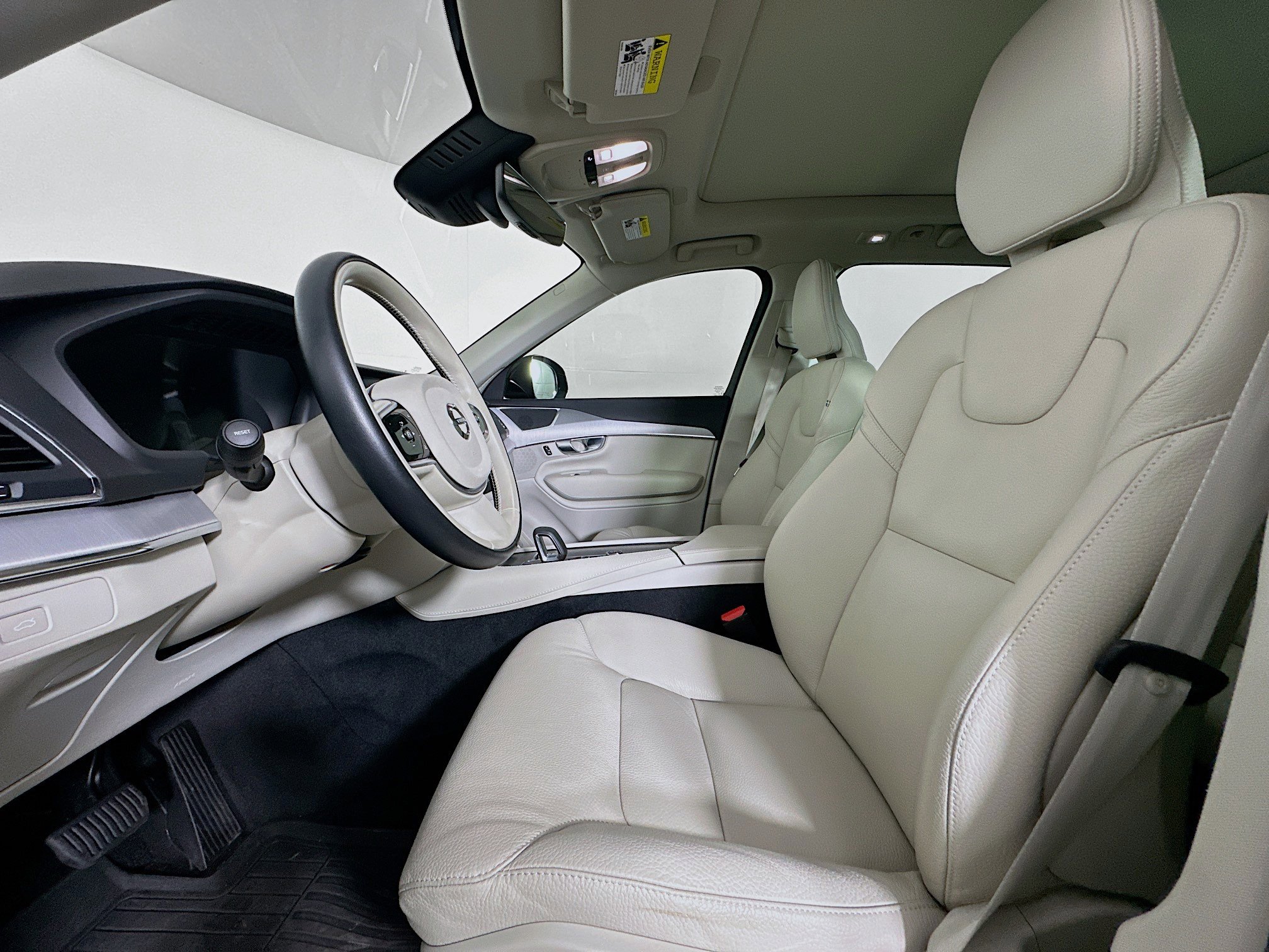 Used 2025 Volvo XC90 B5 Core w/ Protection Package AWD/4WD image 13