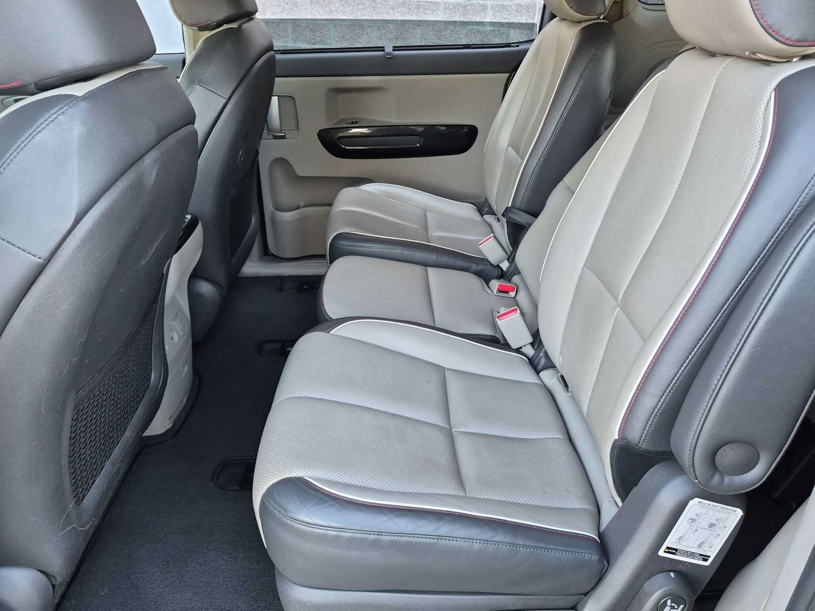 Used 2016 Kia Sedona SX FWD image 19