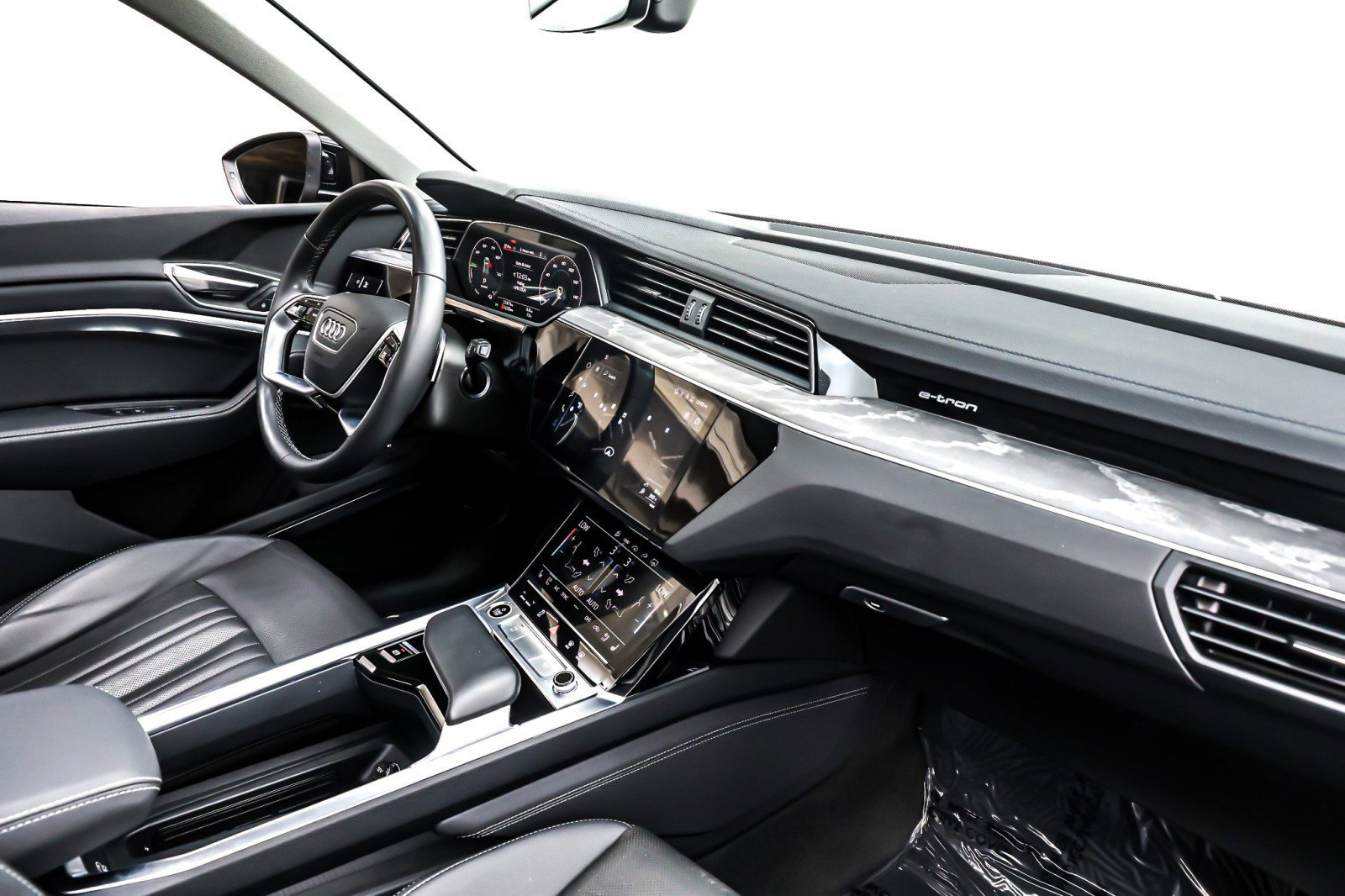 Used 2024 Audi Q8 e-tron Premium Plus image 17