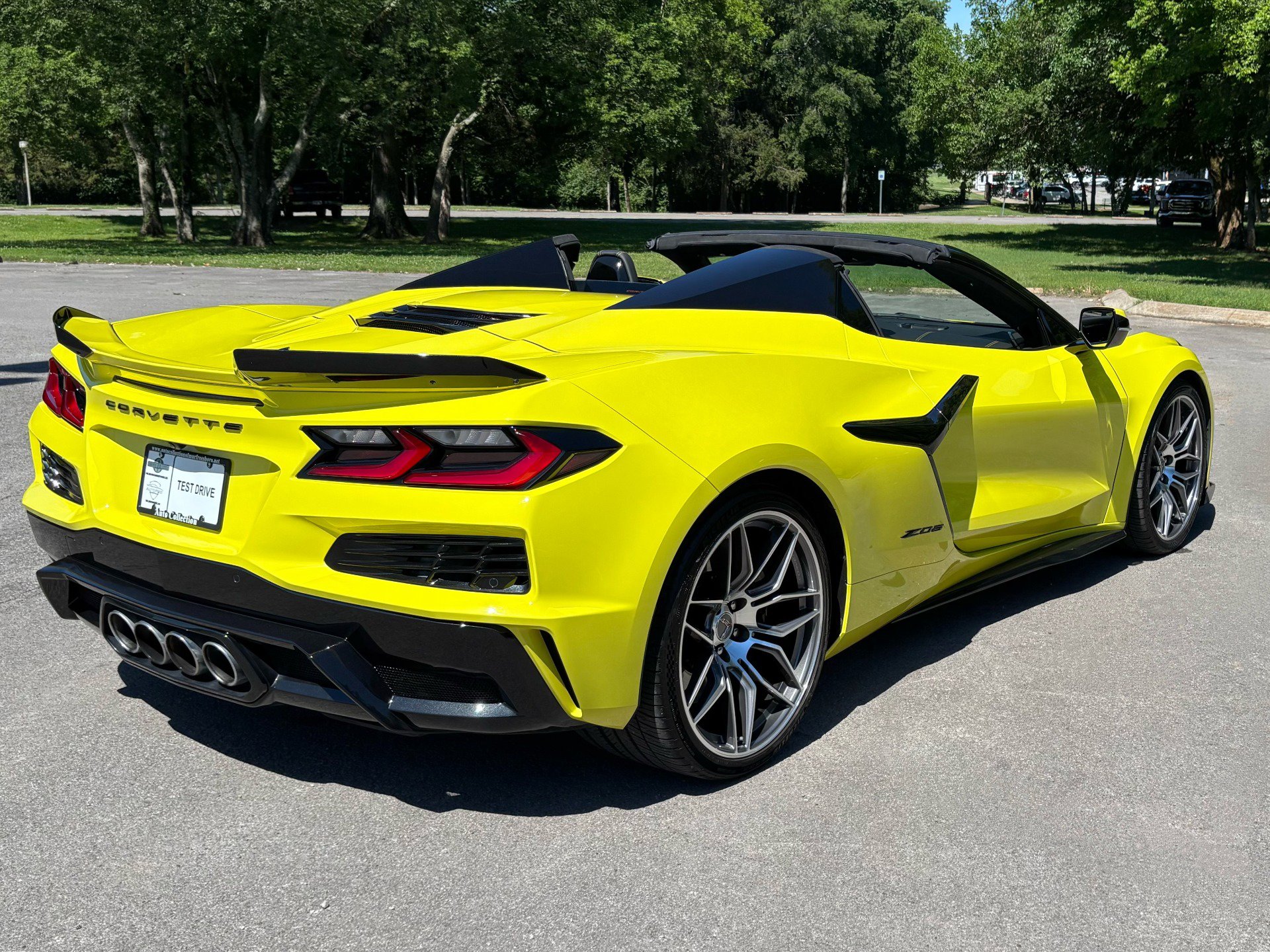 Used 2024 Chevrolet Corvette Z06 RWD image 17