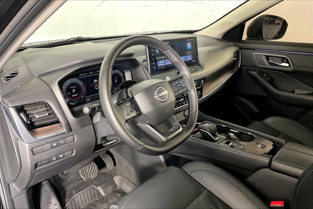 Used 2025 Nissan Rogue Platinum w/ Tech Package FWD image 15