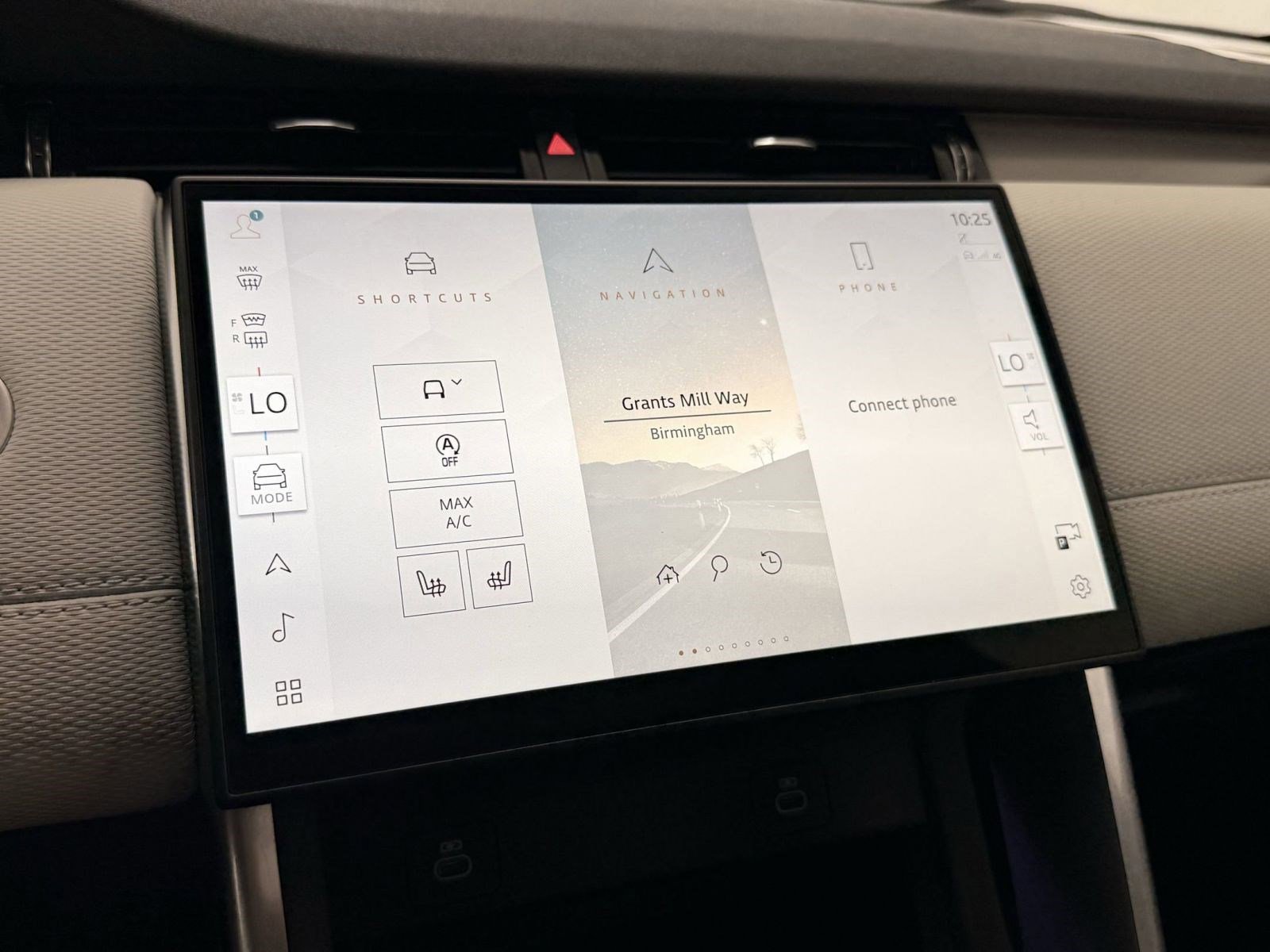 Used 2025 Land Rover Discovery Sport Dynamic SE image 23