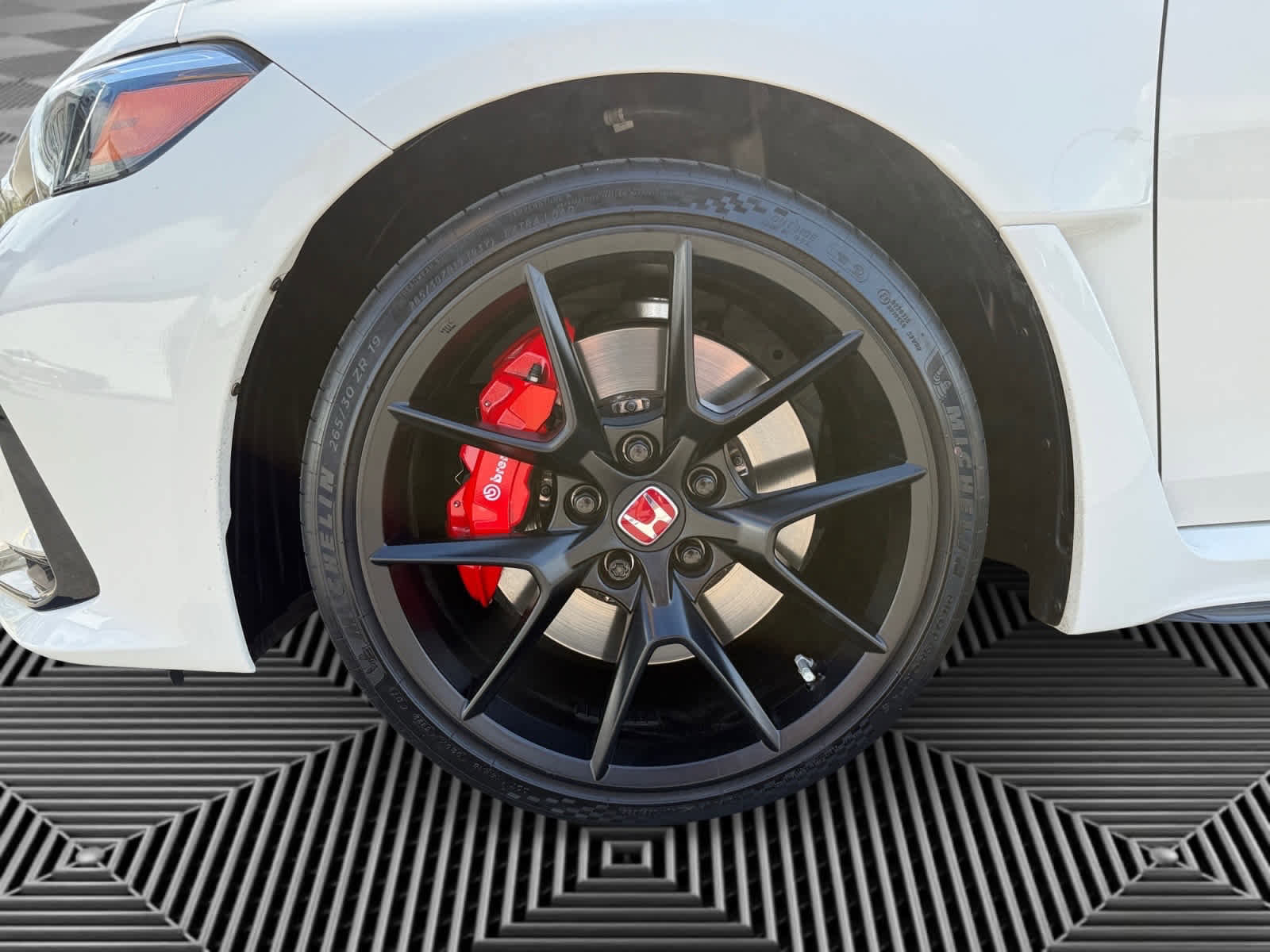 Used 2023 Honda Civic Type R image 9