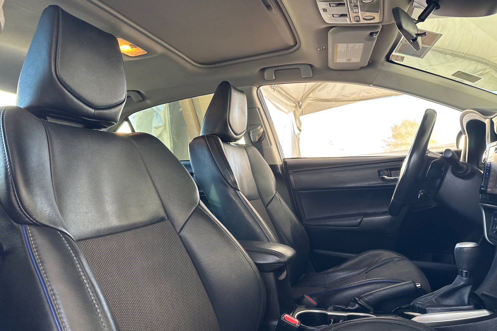 Used 2017 Toyota Corolla SE w/ SE Premium Package image 31