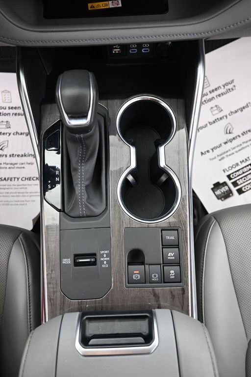 Used 2024 Toyota Highlander Limited AWD/4WD image 23